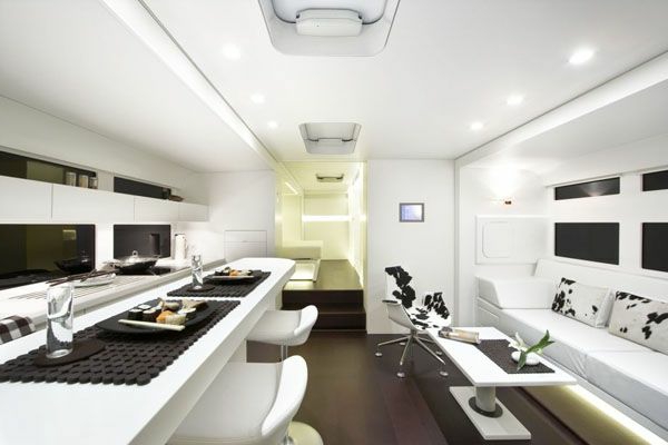 super-moderne-Küche-im-Wohnwagen-Caravan-Salon