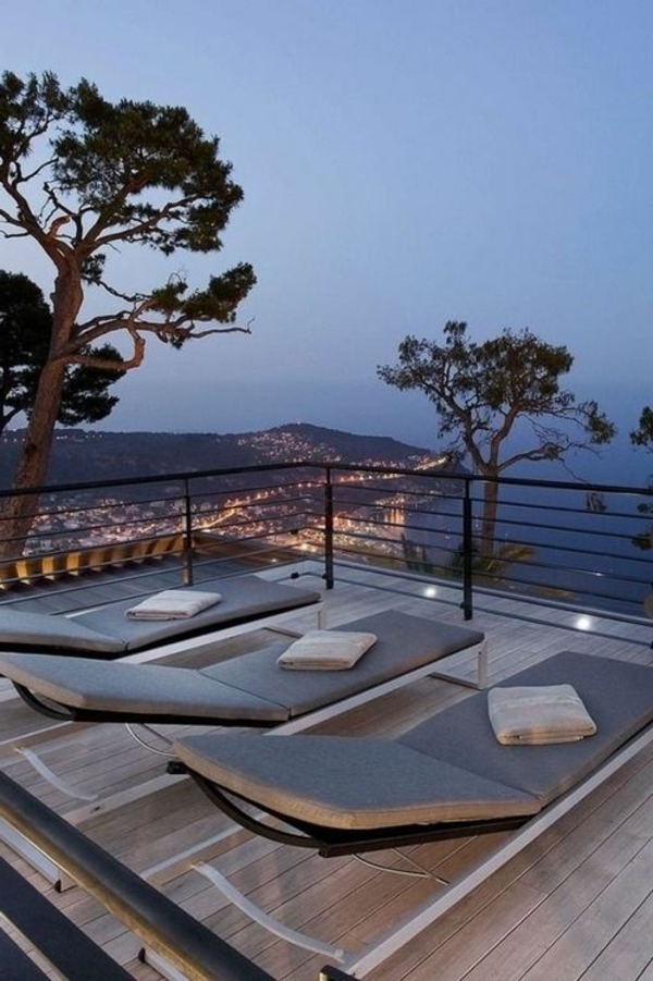 super-moderne_Dachterrassengestaltung-mit-Loungemöbeln