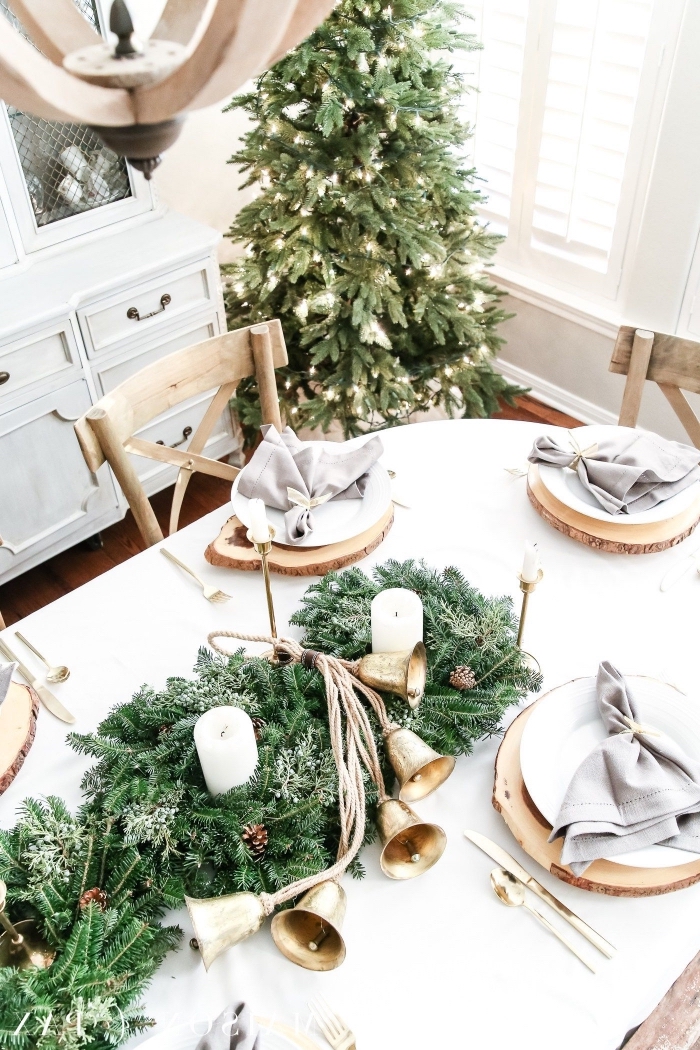 tischdeko weihanchten, weihnachtliche tischdekoration, wohnung festlich dekorieren, lichterketten 