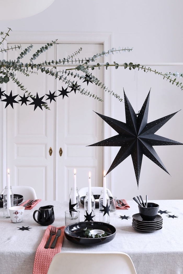 tischdeko zu weihnachten, tischdekoration in weiß und schwarz, tisch dekorieren, großer stern