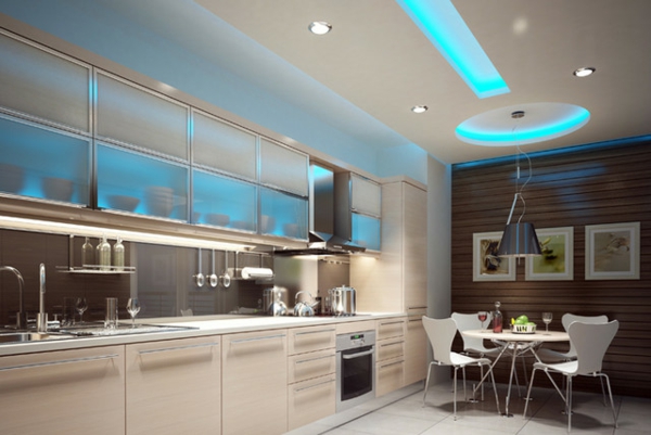 ultramoderne-küche-mit-hell-blauer-led-beleuchtung