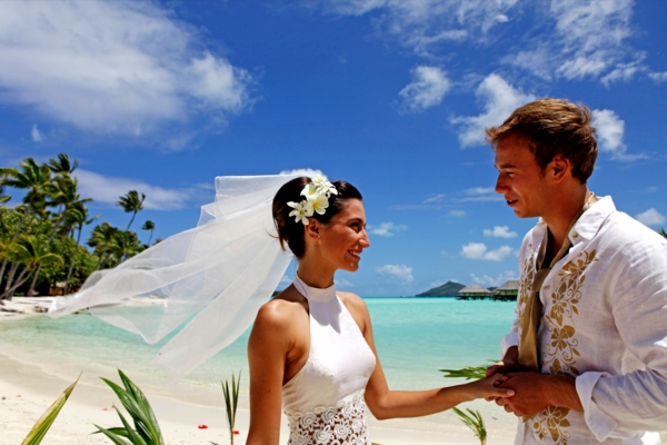 urlaub-in-französisch-polynesien-eine-braut-und-ein-bräutigam