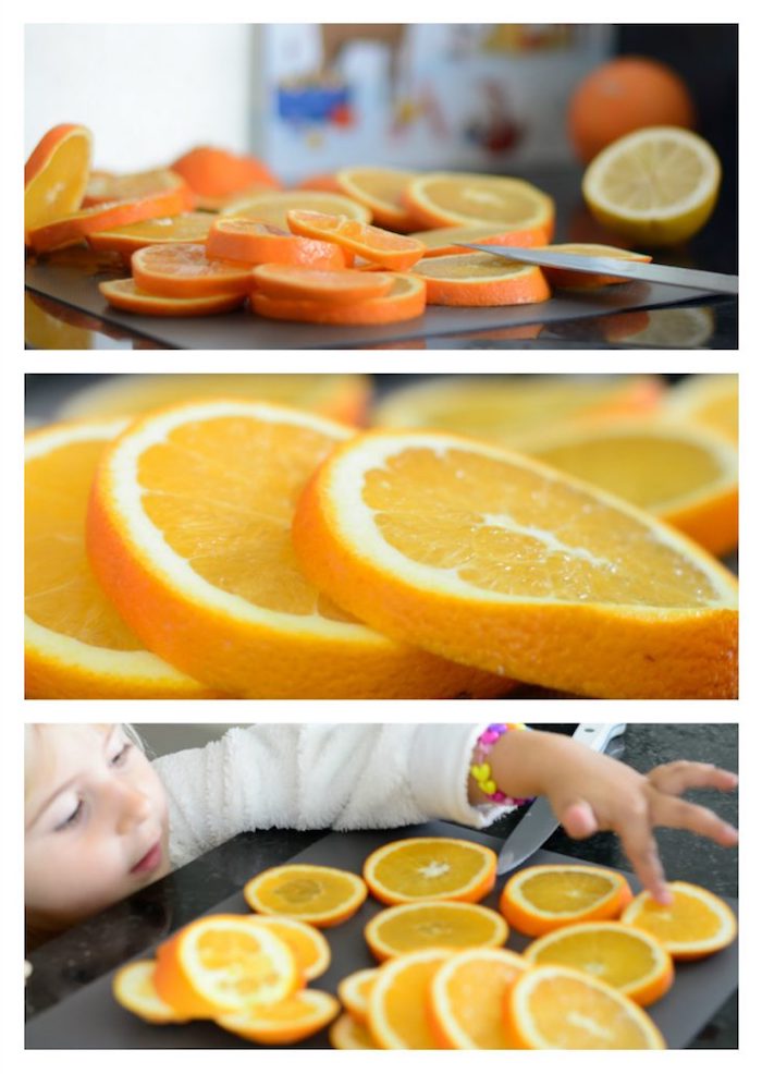 Orangen in Scheiben schneiden und trocknen lassen, Weihnachtsschmuck mit Kindern basteln 
