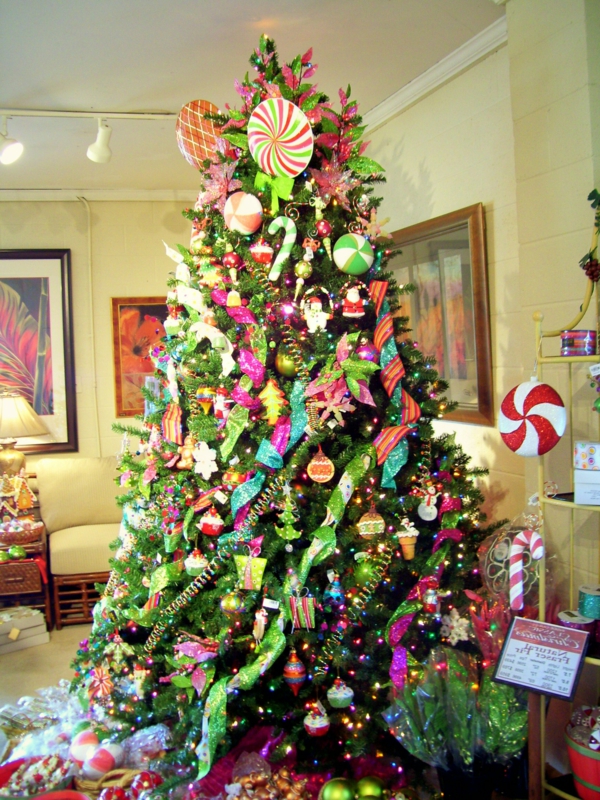 weihnachtsdeko-ideen-großer-schöner-tannenbaum