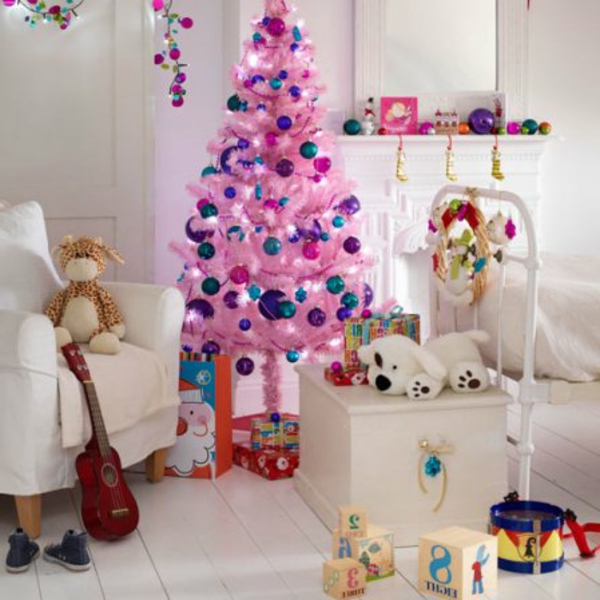 weihnachtsdeko-ideen-rosiger-tannenbaum