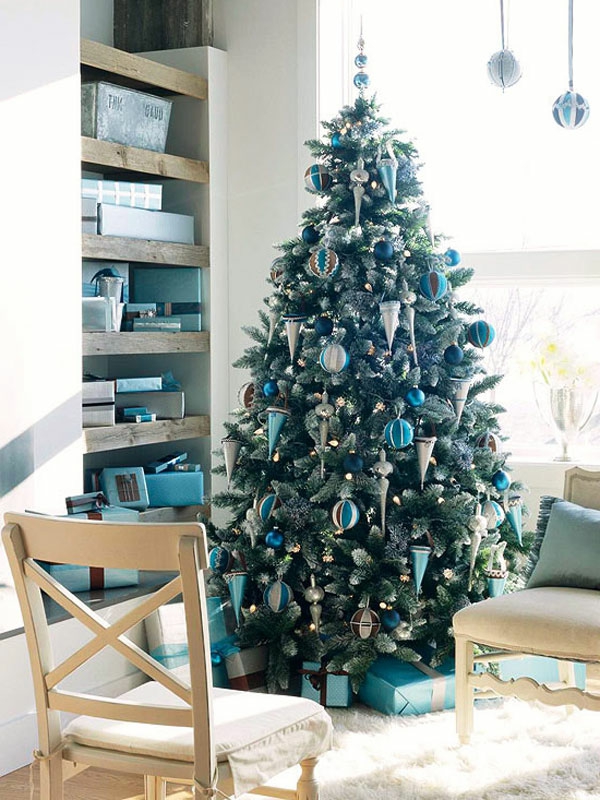 weihnachtsdeko-ideen-wunderschönes-zimmer-mit-einem-tannenbaum