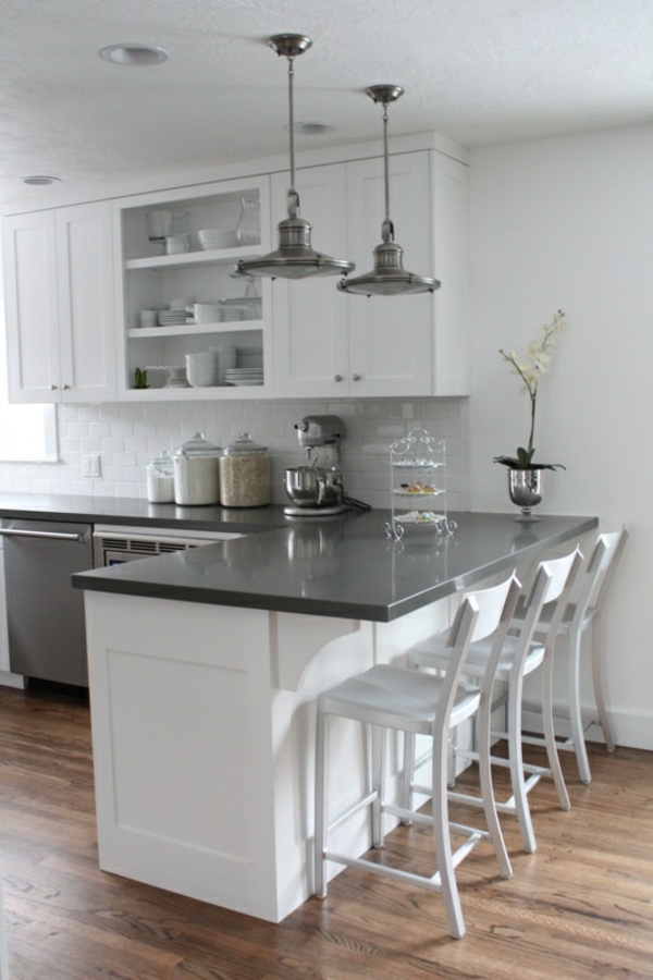 weiße-Küchenmöbel-Interior-Design-Ideen-Bodenbeläge-aus-Holz