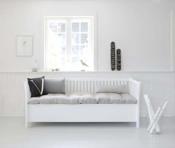 -weiße-Sitzbank-Flur-fantastisches-Design