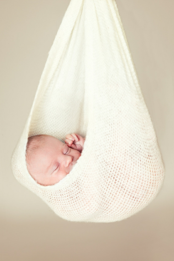 einmaliges modell von hängematte für babys - handgestricken