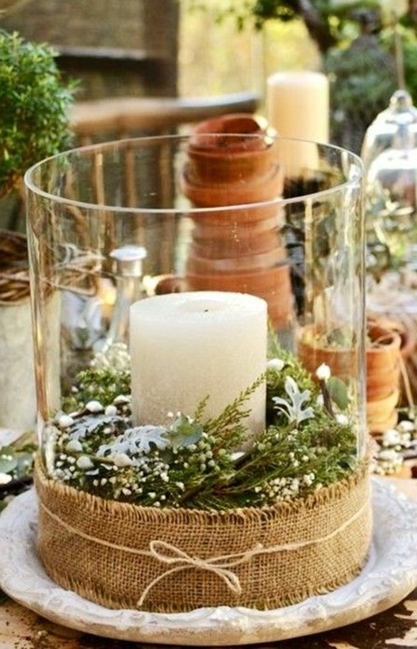 wunderbare-Weihnachtsdeko-mit-weißer-Kerze-im-Glas