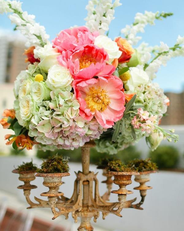 wunderschöne-elegante--Hochzeitsdeko-mit-Blumen--