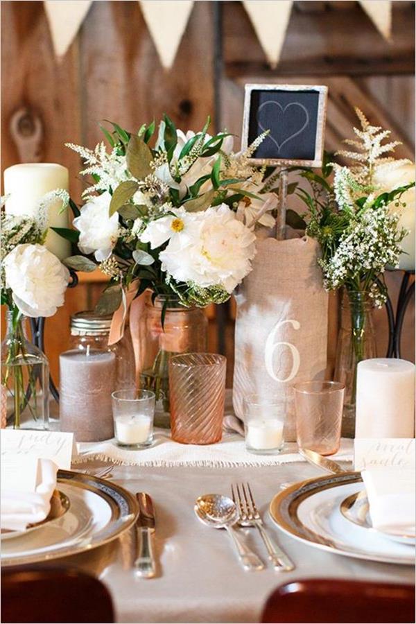 wunderschöne-elegante--Hochzeitsdeko-mit-Blumen