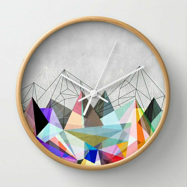 wunderschöne-runde-Uhr-mit-vielen-Farben