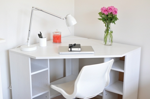 wunderschöner-weißer-Schreibtisch-in-Weiß