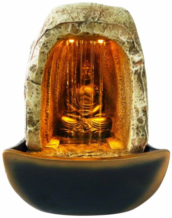 Buddha-Brunnen-mit-interessanter-innenbeleuchtung
