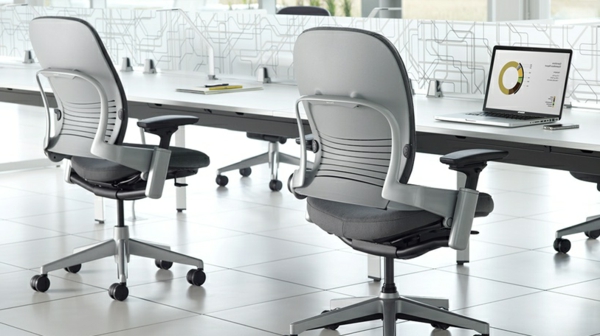 Büromöbel-Schreibtischstühle-mit-modernem-Design-