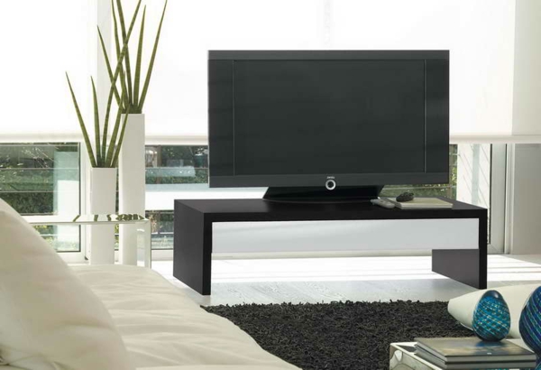 IKEA-Möbel-Fernsehmöbel-TV-Tisch.-aus-Holz-in-dunkler-Farbe