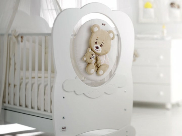 Interior-Design-Ideen-Babybett-Design-in-weißer-Farbe