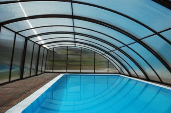 -Pool-Überdachung-moderne-Poolgestaltung-Schwimmbadüberdachungen-