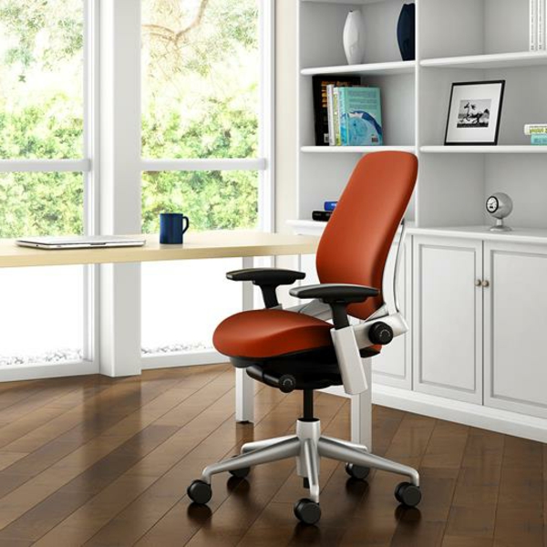 Schreibtischstuhl-in-Orange-perfekt-für-das-Heimbüro