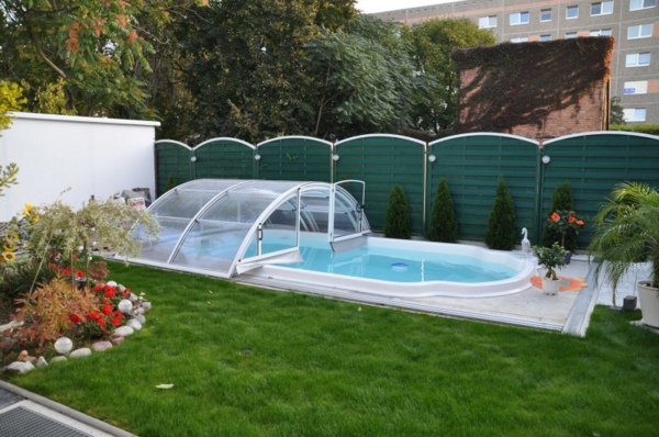 Schwimmbecken-mit-Überdachung-Design-im-Garten-Poolüberdachungen