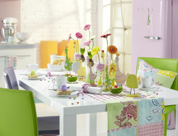 frühling-stimmung-tisch-dekoration-farben-rosa-grün-pink-gelb-küche-tisch-stylisch