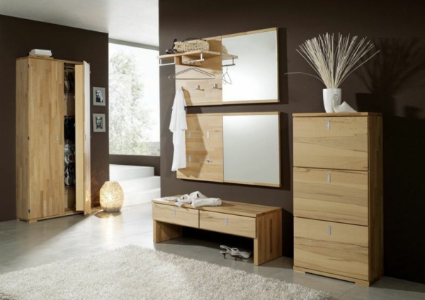 Super-moderne-und-aktuelle-Dielenmöbel-aus-Holz