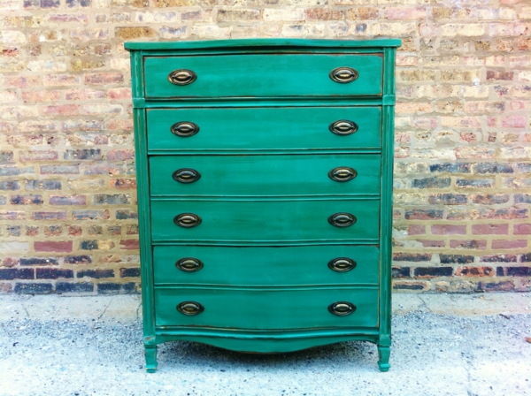 Vintage-Kommode-in-schöner-grüner-Farbe