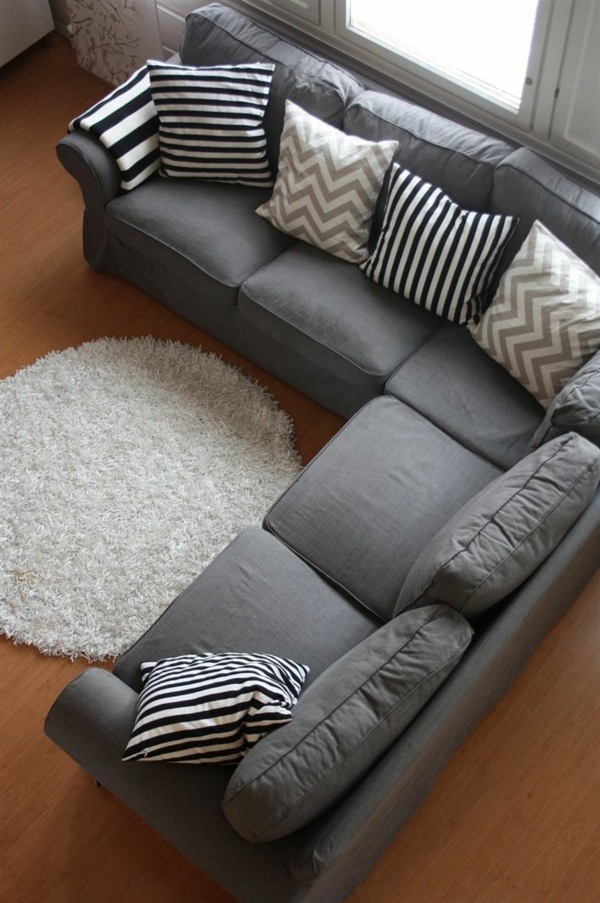 -bequeme-couch-graue-farbe-schöne-einrichtungsideen-für-das-wohnzimmer-eckcouch