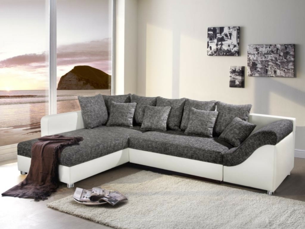 bequeme-couch-graue-farbe-schöne-einrichtungsideen-für-das-wohnzimmer-ledercouch