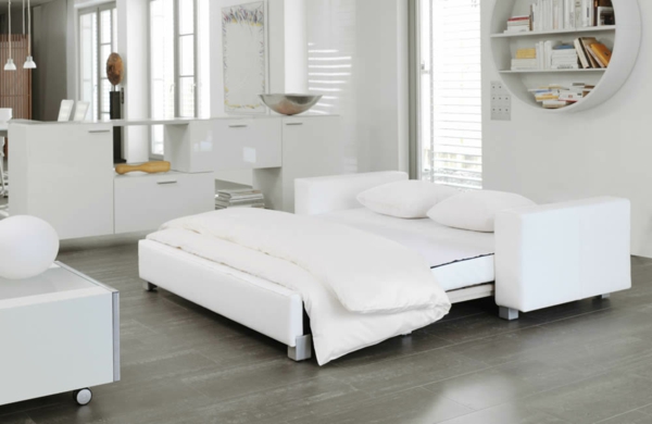bequemes-sofa-mit-schlaffunktion-in-weißer-farbe Sofa mit Schlaffunktion