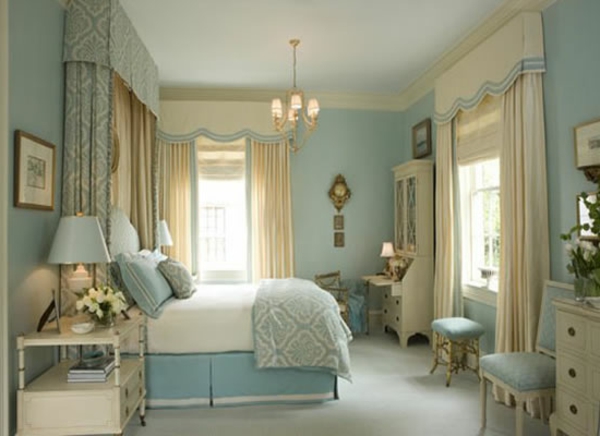 blaues-schlafzimmer-design-mit-hoher-zimmerdecke