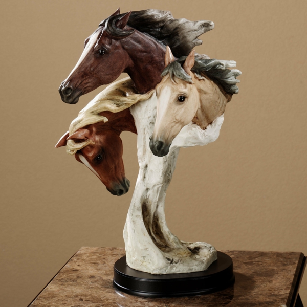 deko-skulpturen-drei-köpfe-von-pferden