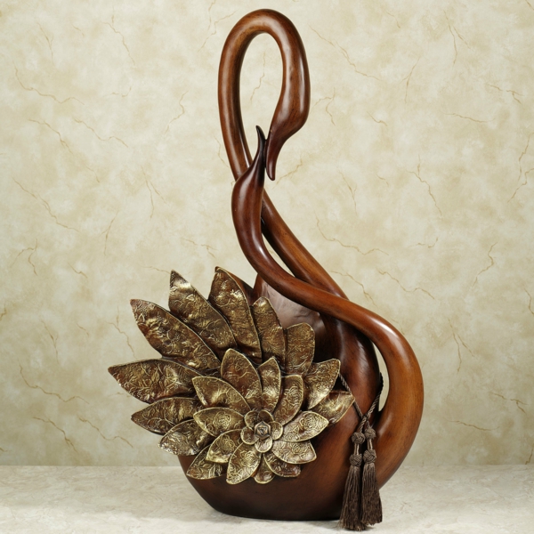 deko-skulpturen-schöner-brauner-schwan