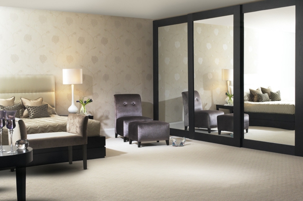 ein-Kleiderschrank-Schiebetüren-Spiegel-modernes-Interior-Design-Wohnideen