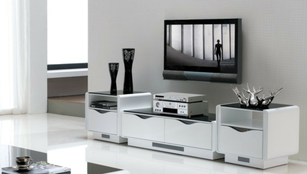 eleganter-weißer-TV-Schrank-mit-super-Design-für-das-Wohnzimmer