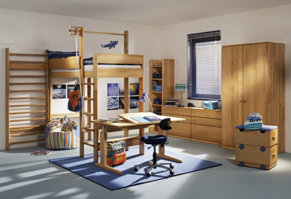 funktionelle-Kinderzimmermöbel-Hochbett-mit-einem-Schreibtisch--
