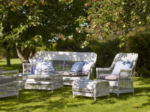 garten-loungemöbel-wunderschönes-weißes-det-aus-weißen-stühlen-sofa-und-tisch
