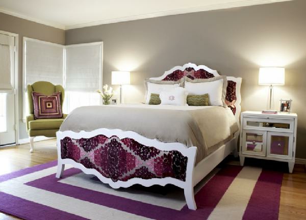  schlafzimmer mit einem teppich in grau und lila
