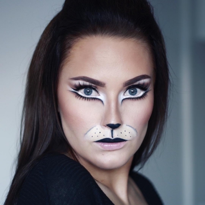 Idee für Katze Make up, schwarze und weiße Wasserschminke auftragen, schwarzen Lippenstift und Eyeliner 