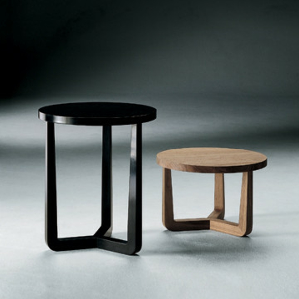 kleiner-tisch-zwei-moderne-designs-in-schwarz-und-weiß