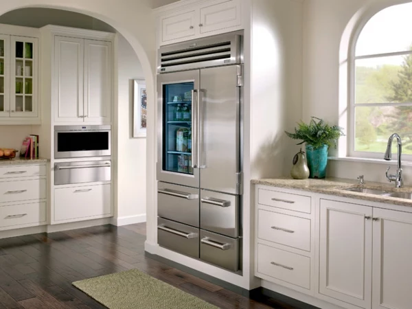 küchengestaltung-kühlschrank-mit-glastür