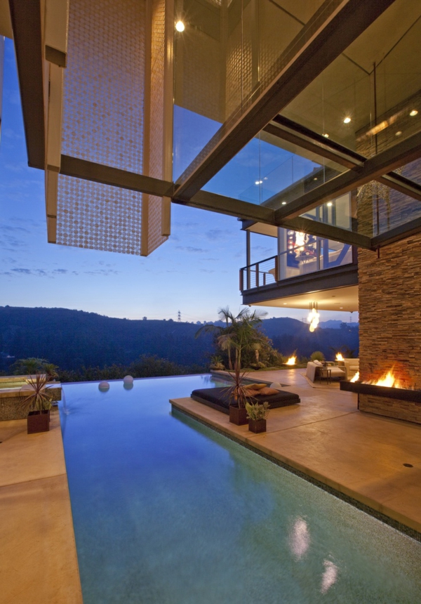luxus-ferienhäuser-mit-pool-und-mit-super-moderner-architektur