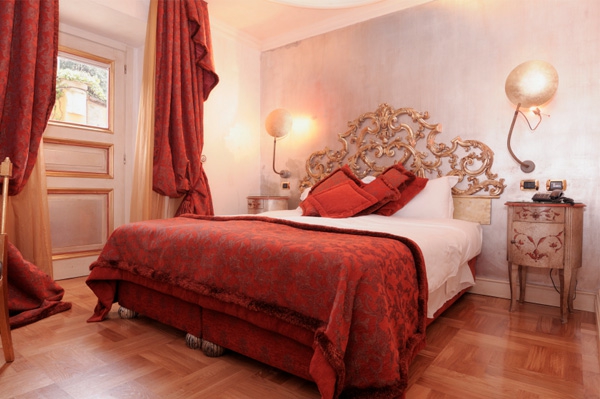 romantisches-schlafzimmer-design-interessantes-bett-mit-einem-extravaganten-kopfbrett