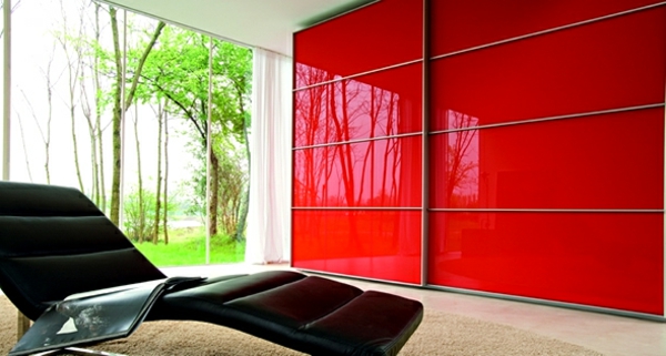 roter-Kleiderschrank-mit-Schiebetüren-schöne-Ideen-für-Interior-Design