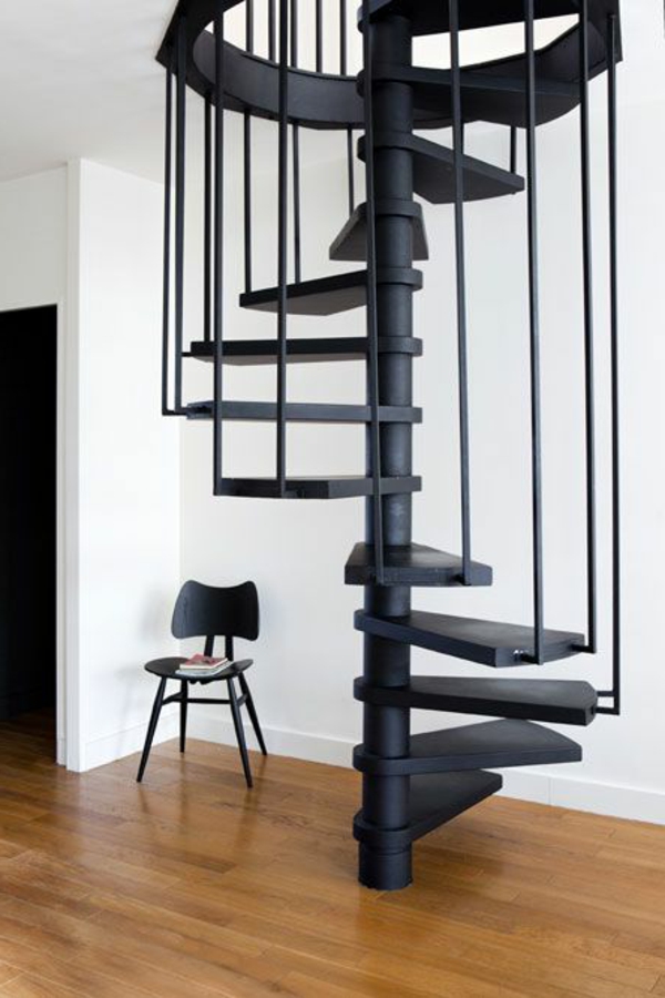 schwarze-Spiraltreppe-mit-sehr-schönem-Design