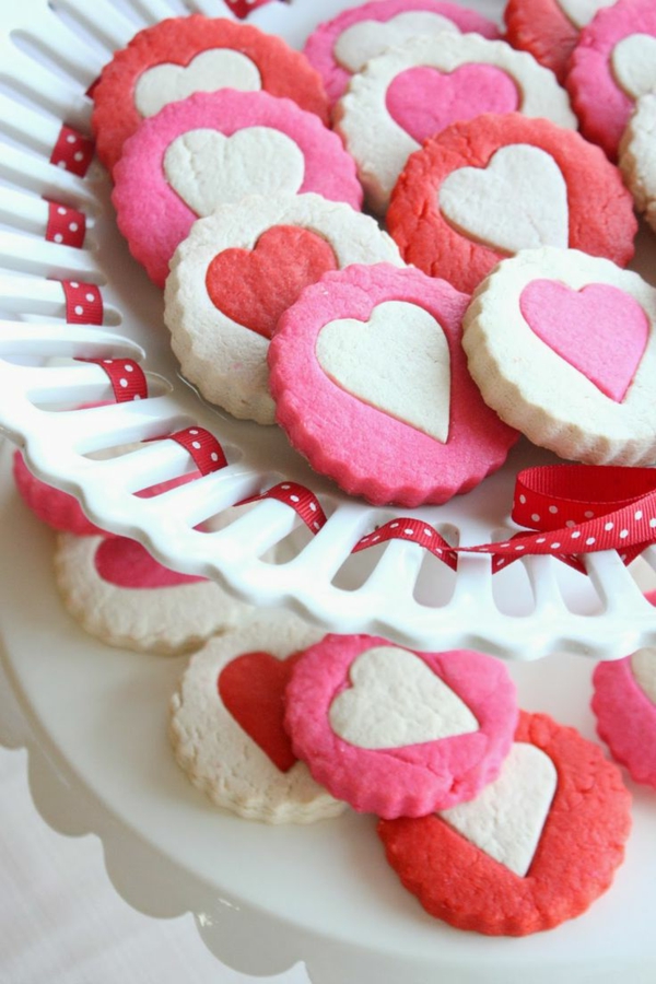 schöne-ideen-valentinstag- -deko-herzen-ideen-süßigkeiten-in-rosa