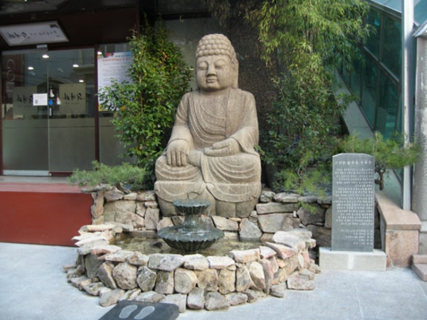 sehr-großer-Buddha-Brunnen