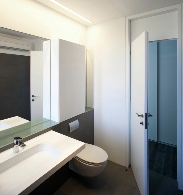badezimmer-design-ideen-weiße-türen