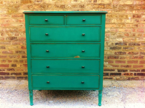 traditionelles-Look-Vintage-Möbel-in-grüner-Farbe